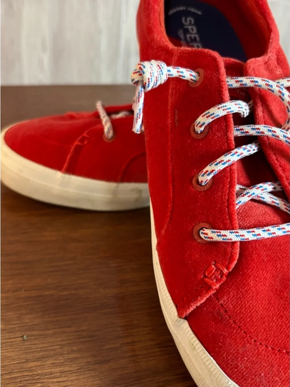 Sperry vibrant red